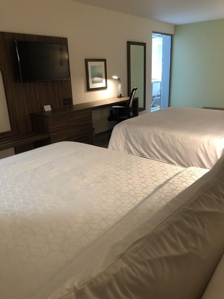 Holiday Inn Express & Suites - Playa Del Carmen, An Ihg Hotel Екстериор снимка